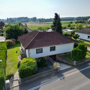 Ebenerdiges Wohnen im Grünen: Bungalow in Amberg-Fuchsstein - 329.000€