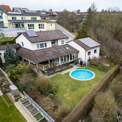 Ideales Familiendomizil mit Pool auf Eckgrundstück    325.000 €