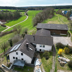 Lässt nicht nur Reiterherzen höher schlagen ! Hofstelle mit landwirtschaftlichen Gebäuden in Kümmersbruck      1.100.000 €