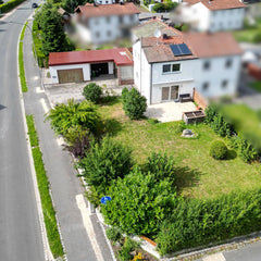Technisch sanierte Doppelhaushälfte mit Nebengebäuden, separatem Büro und großem Garten in Hirschau - 325.000€